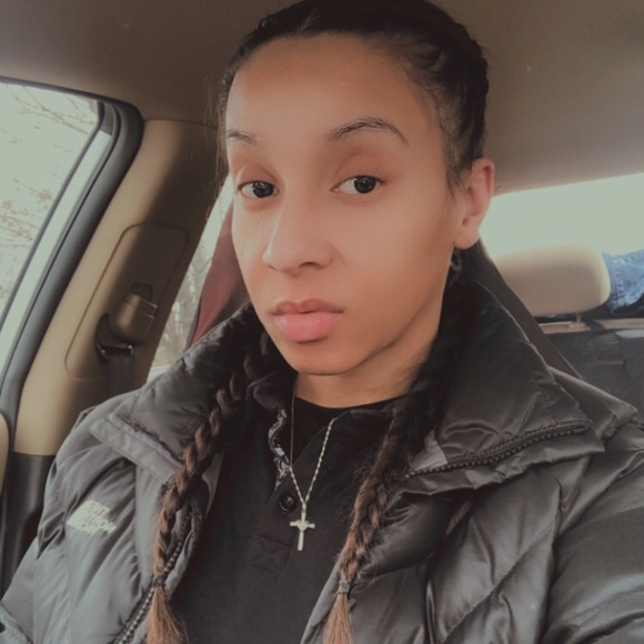 Meet your Posher, Brittney - Picture 1 of 1